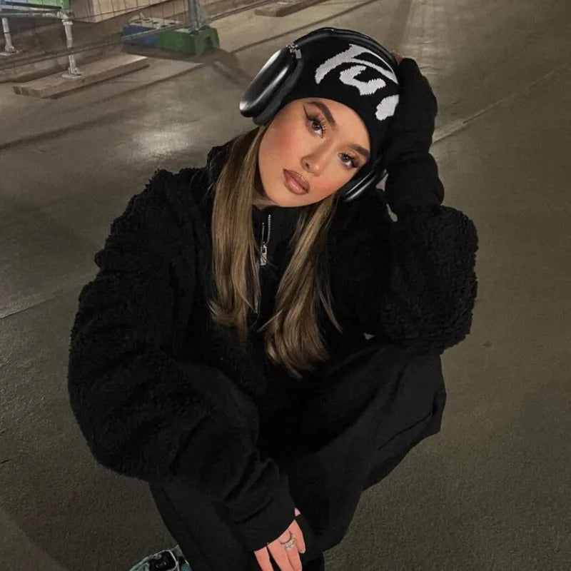 men-women-vintage-retro-modern-logo-warm-hat